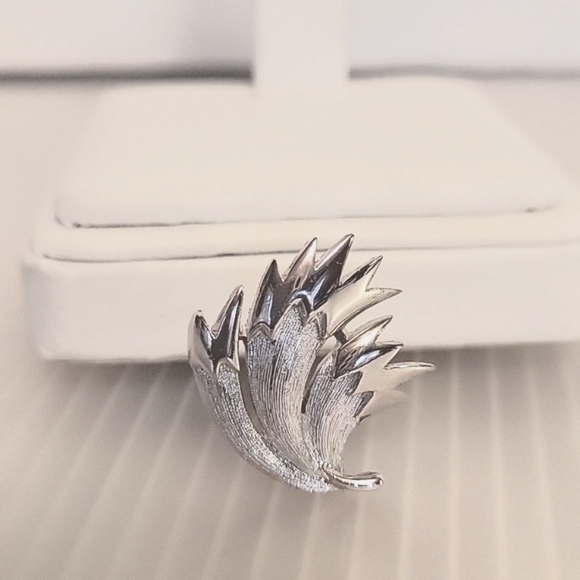 Vintage Monet Clip-On Earrings - Picture 2 of 4